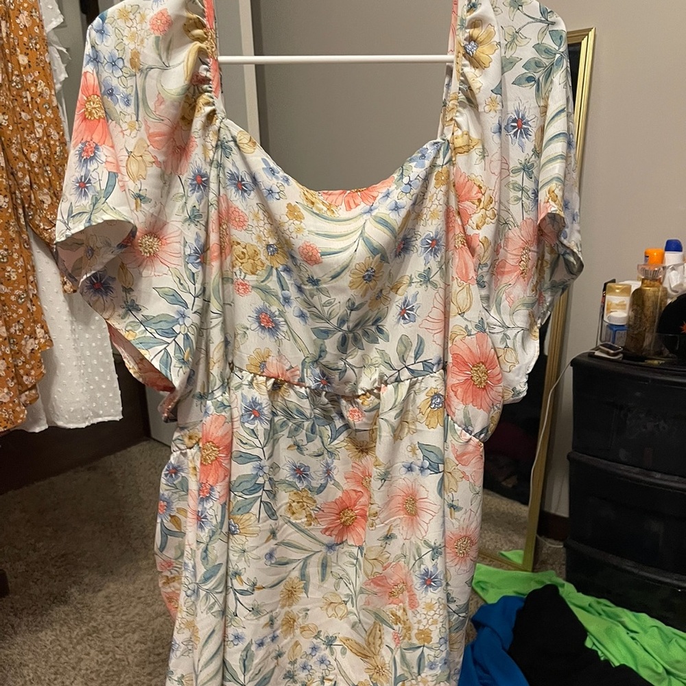 Floral blouse from boutique flowy 3x nwot